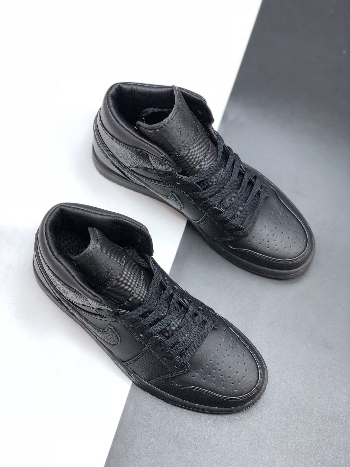 2020 Air Jordan 1 Mid All Black